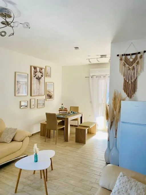 Дом отдыха Modern Eingerichtetes Ferienhaus In Posada Италия